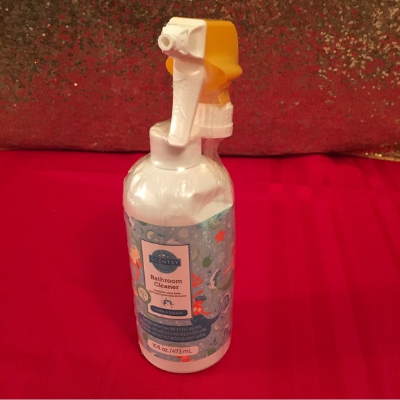 New Scentsy “Make a Splash” Bathroom Cleaner - Picture 1 of 3